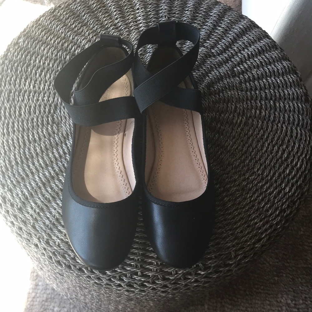 Never worn Urban Outfitter slips!